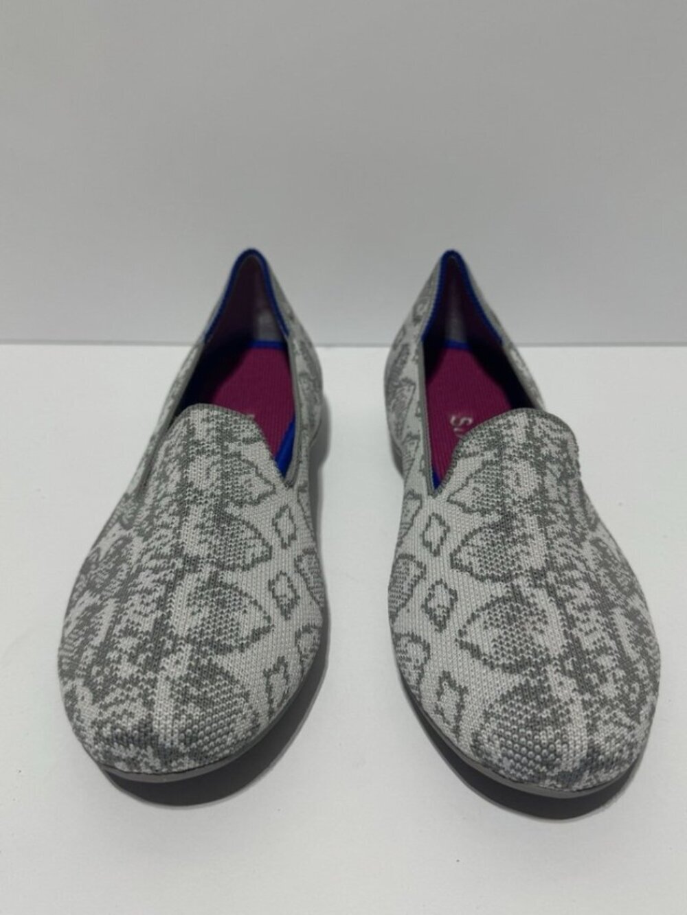 Rothys Womens The Loafer Ivory Grey Snake Size 10M - Picture 3 of 6